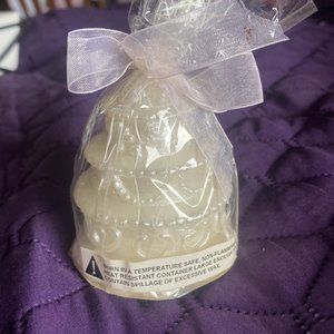 Approx. 3” tall.Wedding cake white candle with decorative roses and pearls.